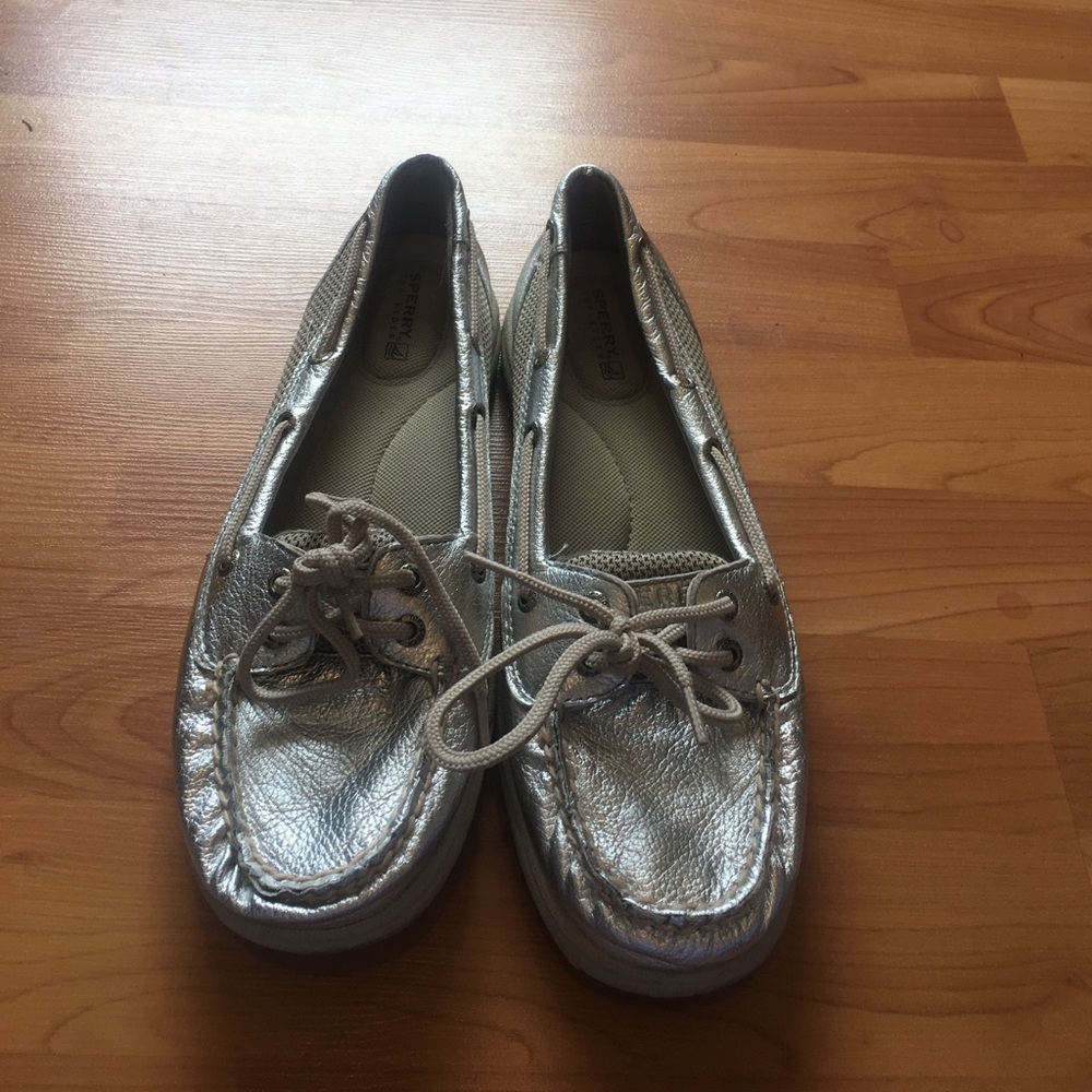 BRAND NEW sperrys