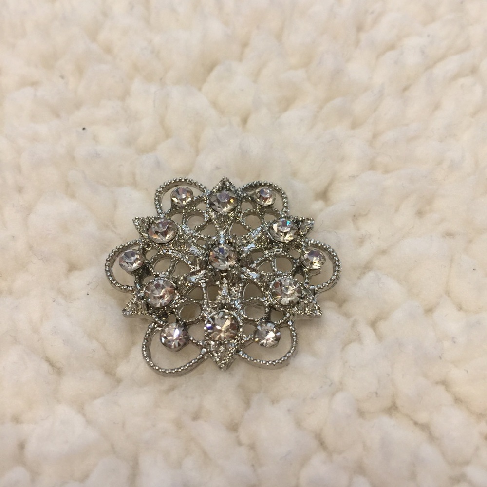 ⭐️ 4 for $8 ⭐️ brooch / pin