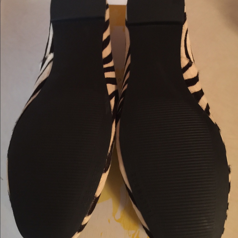 Yellow Box Sabrina Flat - Picture 4 of 4