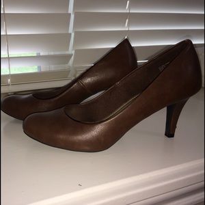 Comfort Plus heels Size 8.