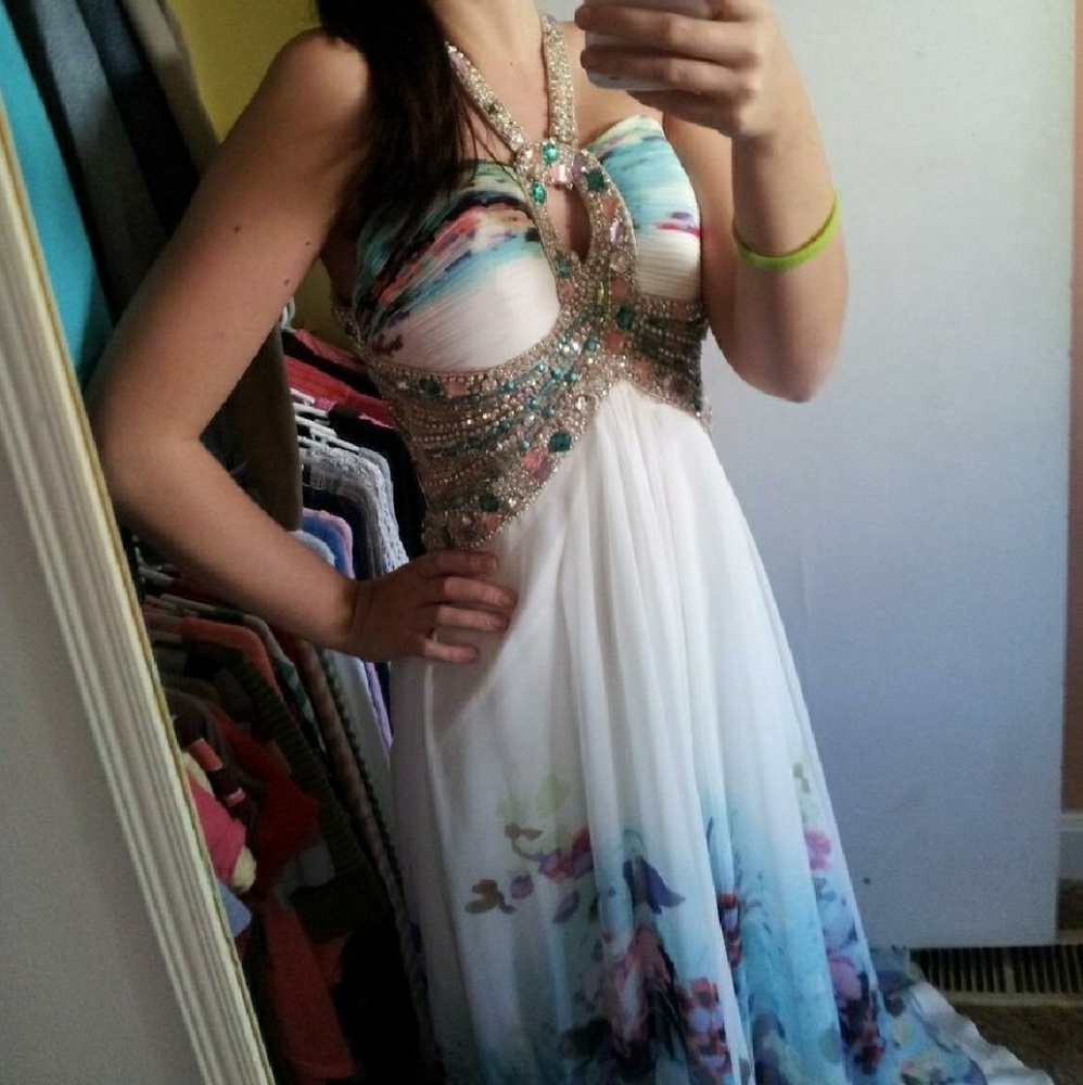 Prom dress - Picture 1 of 3