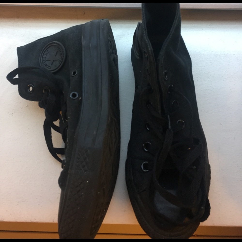 🌒 All Black Converse 🌘