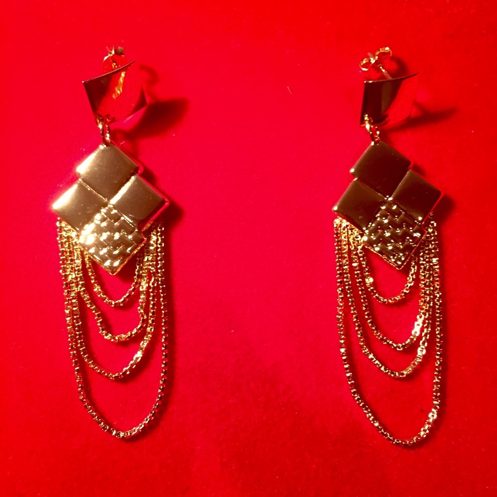 18kt Gold Plated Dangle Earrings