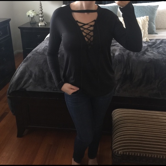 ✨LAST 1️⃣ //  Black LaceUp LS Top - Picture 2 of 6