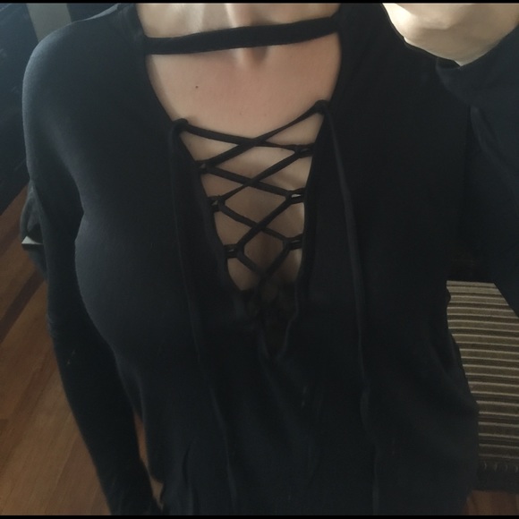 ✨LAST 1️⃣ //  Black LaceUp LS Top - Picture 4 of 6