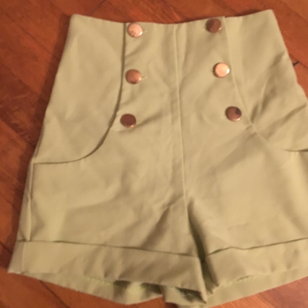 Green high waisted shorts