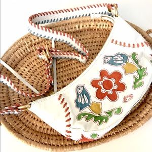 ✨HP🎉pick!✌🏼️Embroidered white leather purse