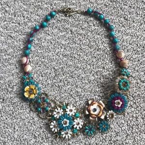 chloe & isabel floral necklace