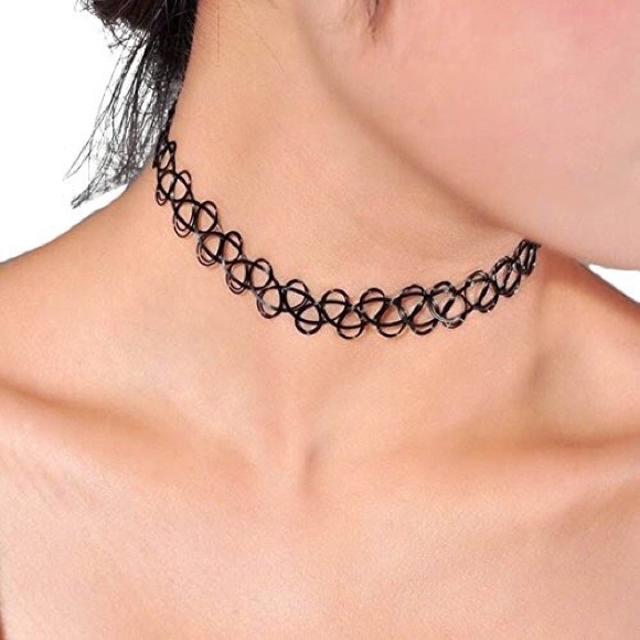Jewelry - 2X1 90s stretchy choker necklace 🎀