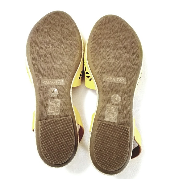 Cape Robbin Kama Sandals - Picture 2 of 3