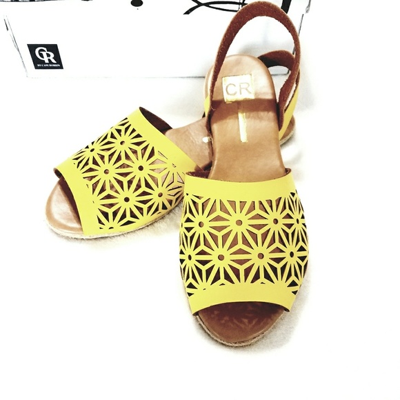 Cape Robbin Kama Sandals - Picture 3 of 3