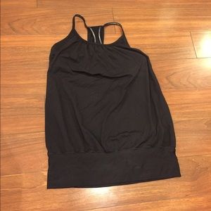 Lululemon black top size 8 built in sports bra
