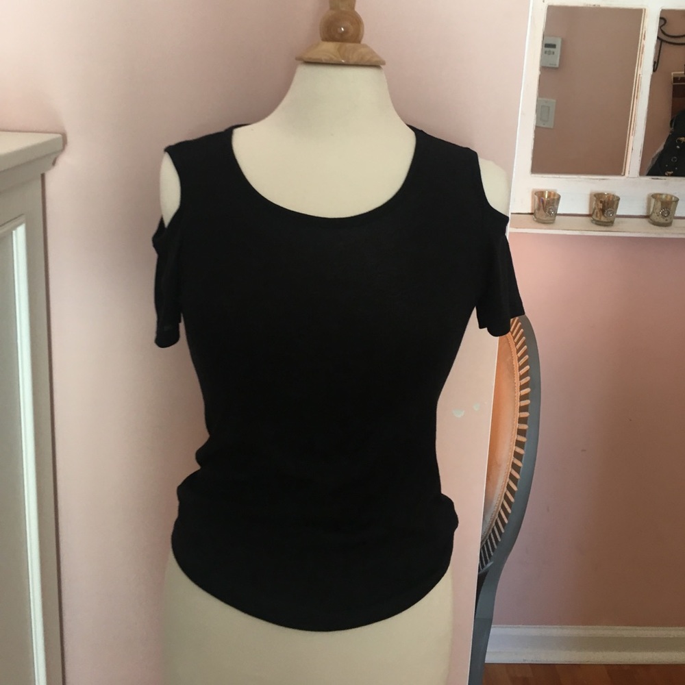 Cold Shoulder!! Cutout Shoulder