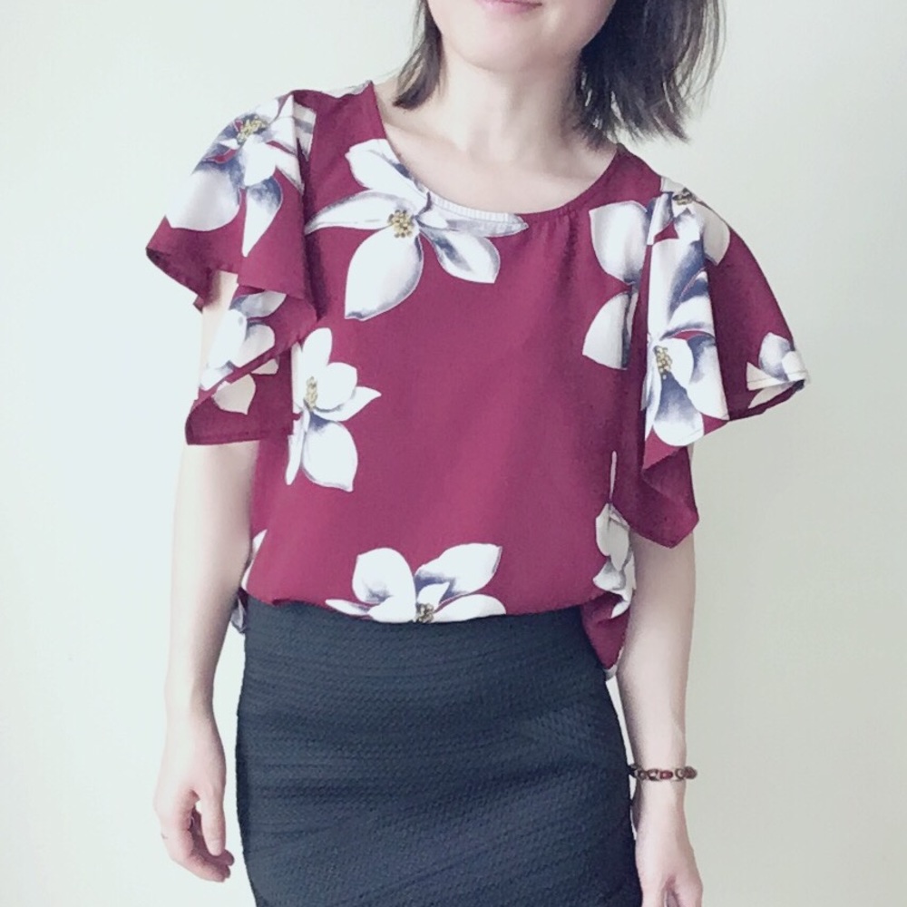 5⭐️Burgundy bold floral flutter sleeve hi-low top - Picture 3 of 7