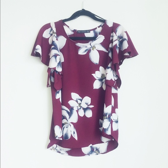 5⭐️Burgundy bold floral flutter sleeve hi-low top - Picture 2 of 7