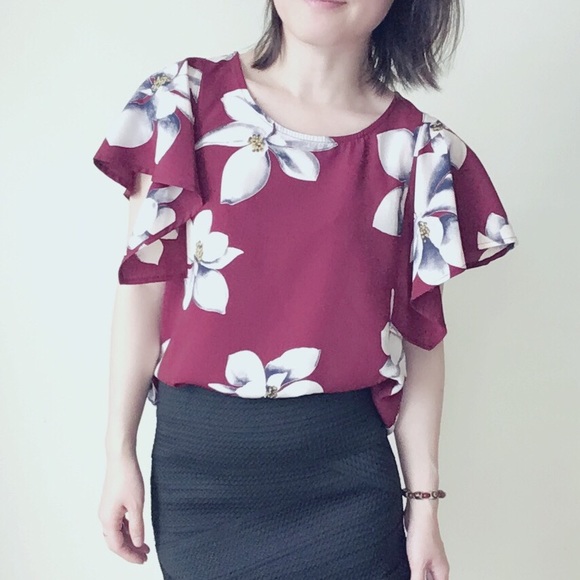 5⭐️Burgundy bold floral flutter sleeve hi-low top - Picture 3 of 7