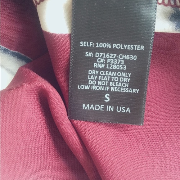 5⭐️Burgundy bold floral flutter sleeve hi-low top - Picture 7 of 7