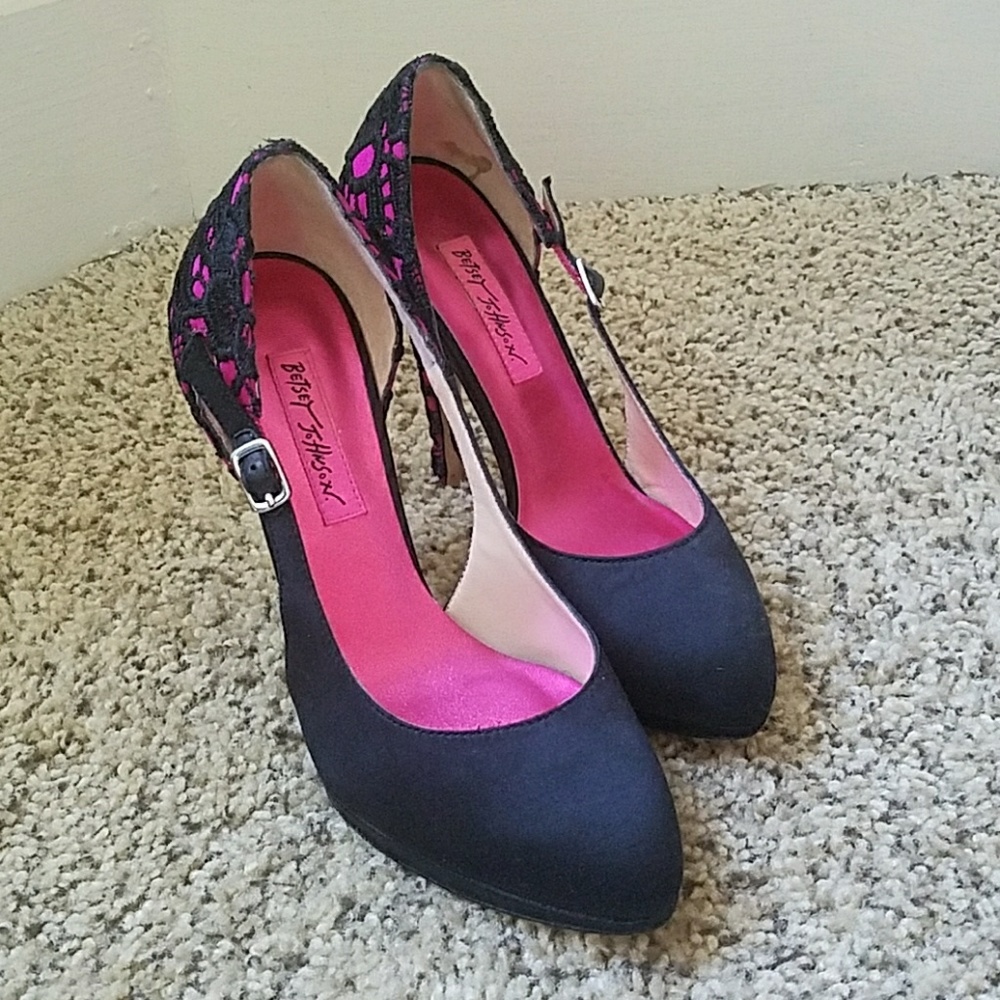Satin party pumps!