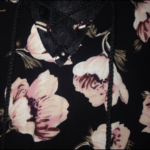 ❌SOLD❌NEW! Super cute! Lace up front romper. - Picture 2 of 3