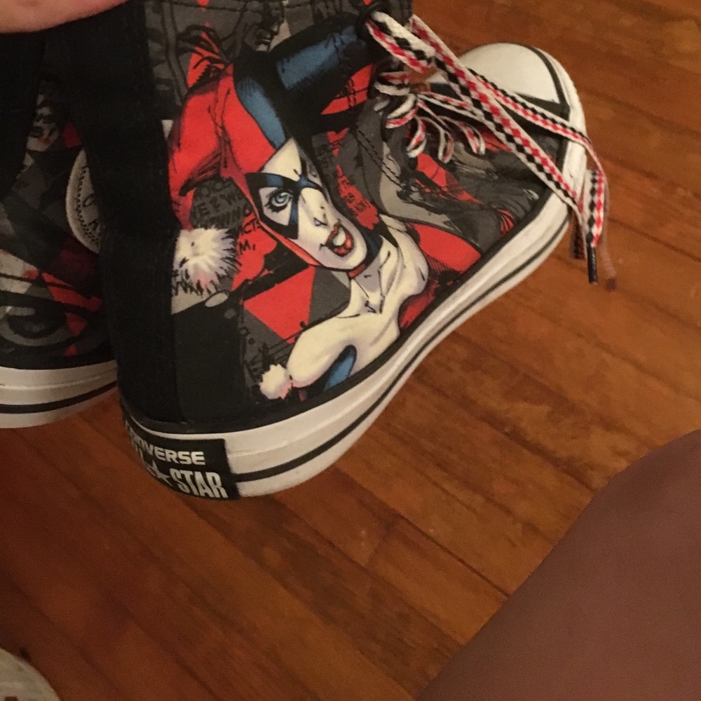Harley Quinn High top Converse