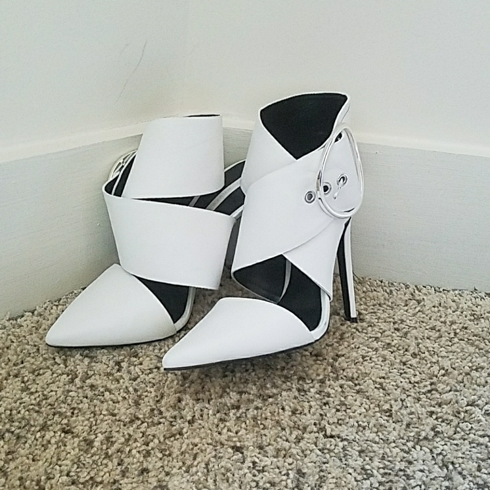 Zara white pumps with buckle