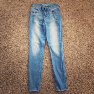 Old navy light wash denim, ankle length, skinny