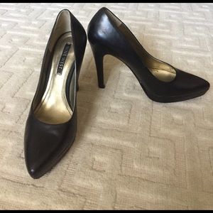 Pointed toe heels