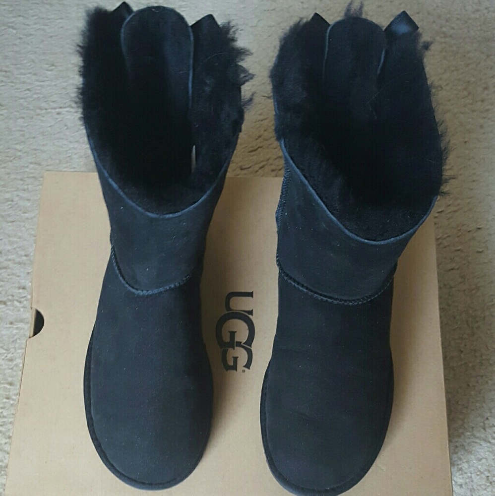 UGG Bailey Bow II in Black (Never Worn)