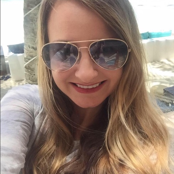 Meet Your Posher, Michelle! - Picture 5 of 8