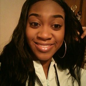 Meet your Posher, Cierra