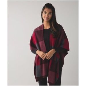 Lulu Lemon Manadala Wrap (black and grey)