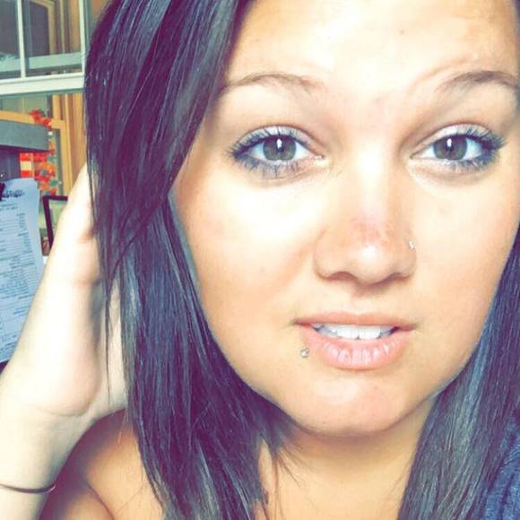 Meet your Posher, Kaitlin - Picture 2 of 3