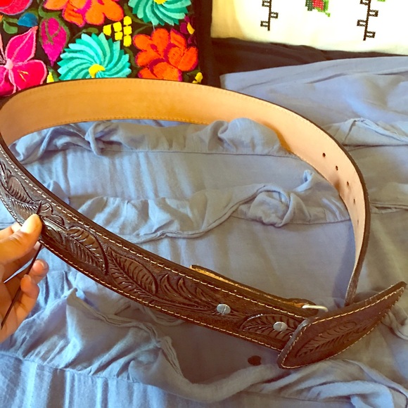 Hand tooled leather belt - Picture 1 of 7