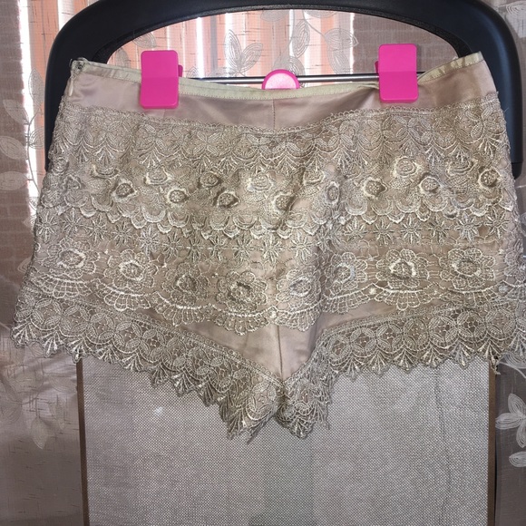 Shorts - Picture 2 of 4