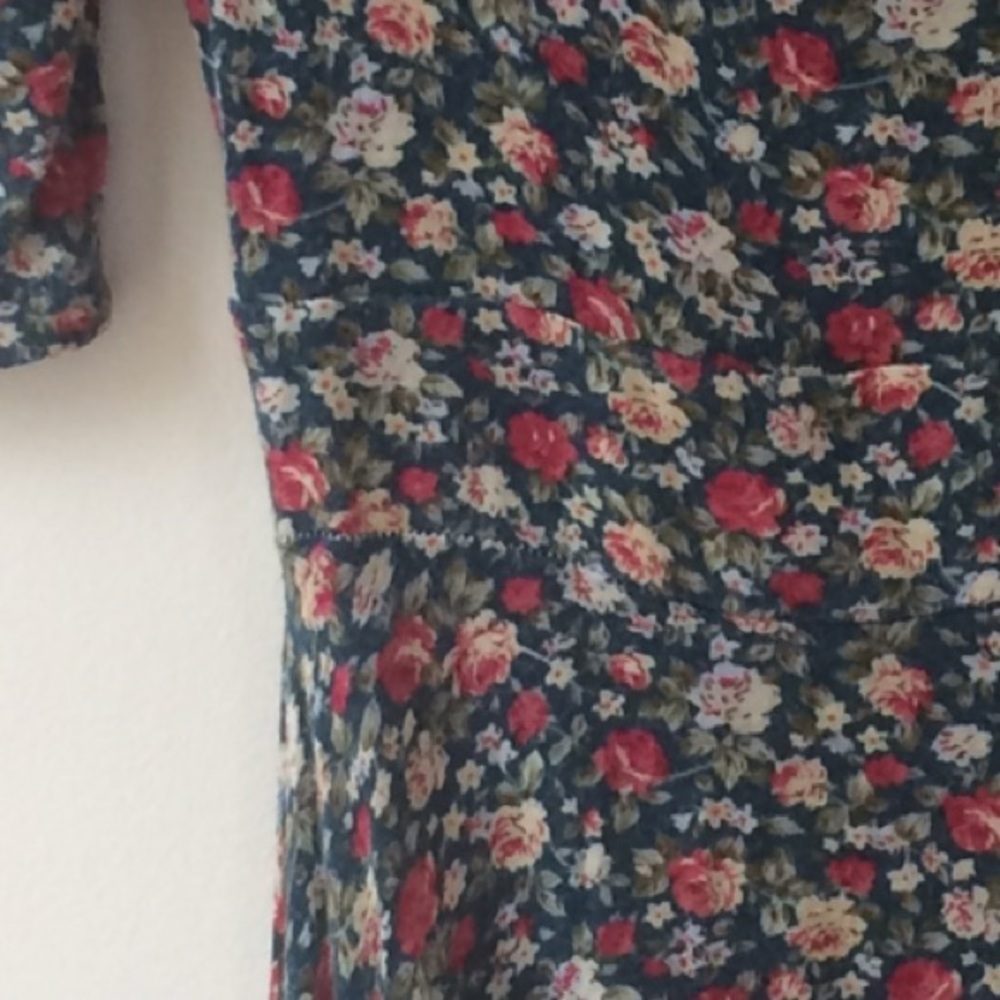 Back at it floral dress with back cut-outs - Picture 5 of 5