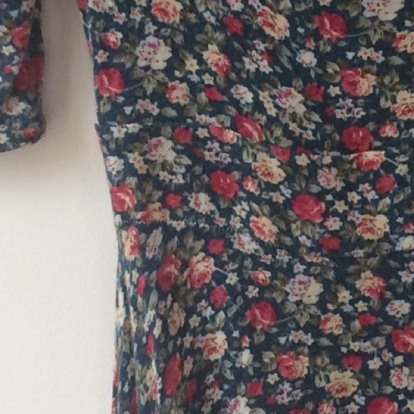 Back at it floral dress with back cut-outs - Picture 5 of 5