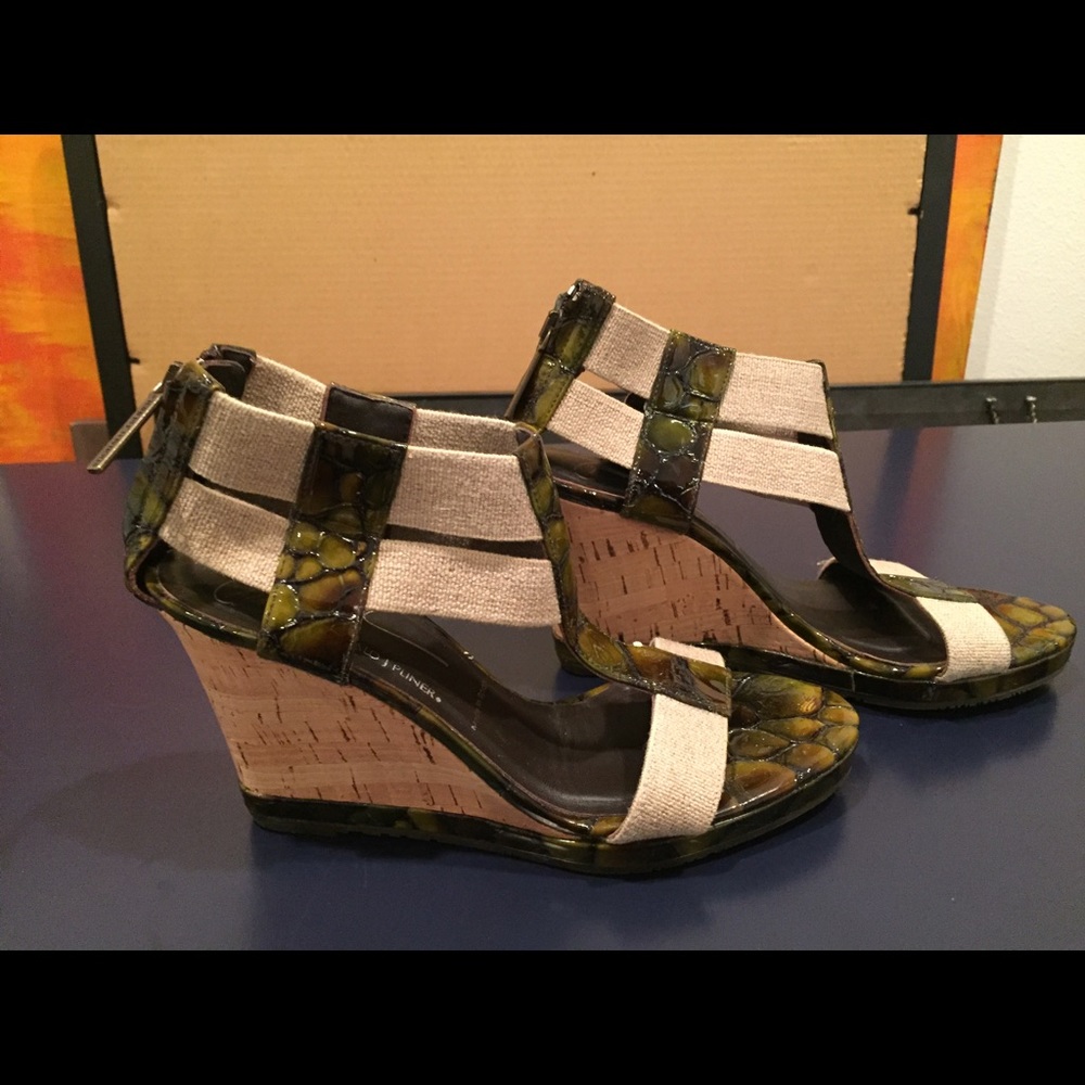 Donald Pliner Wedge with Zipper