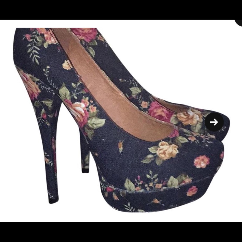 Floral Steve Madden pumps. Like New.