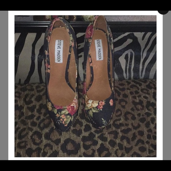 Floral Steve Madden pumps. Like New. - Picture 5 of 5