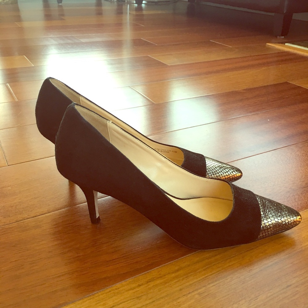 Cole-Haan black/gold pointed pumps