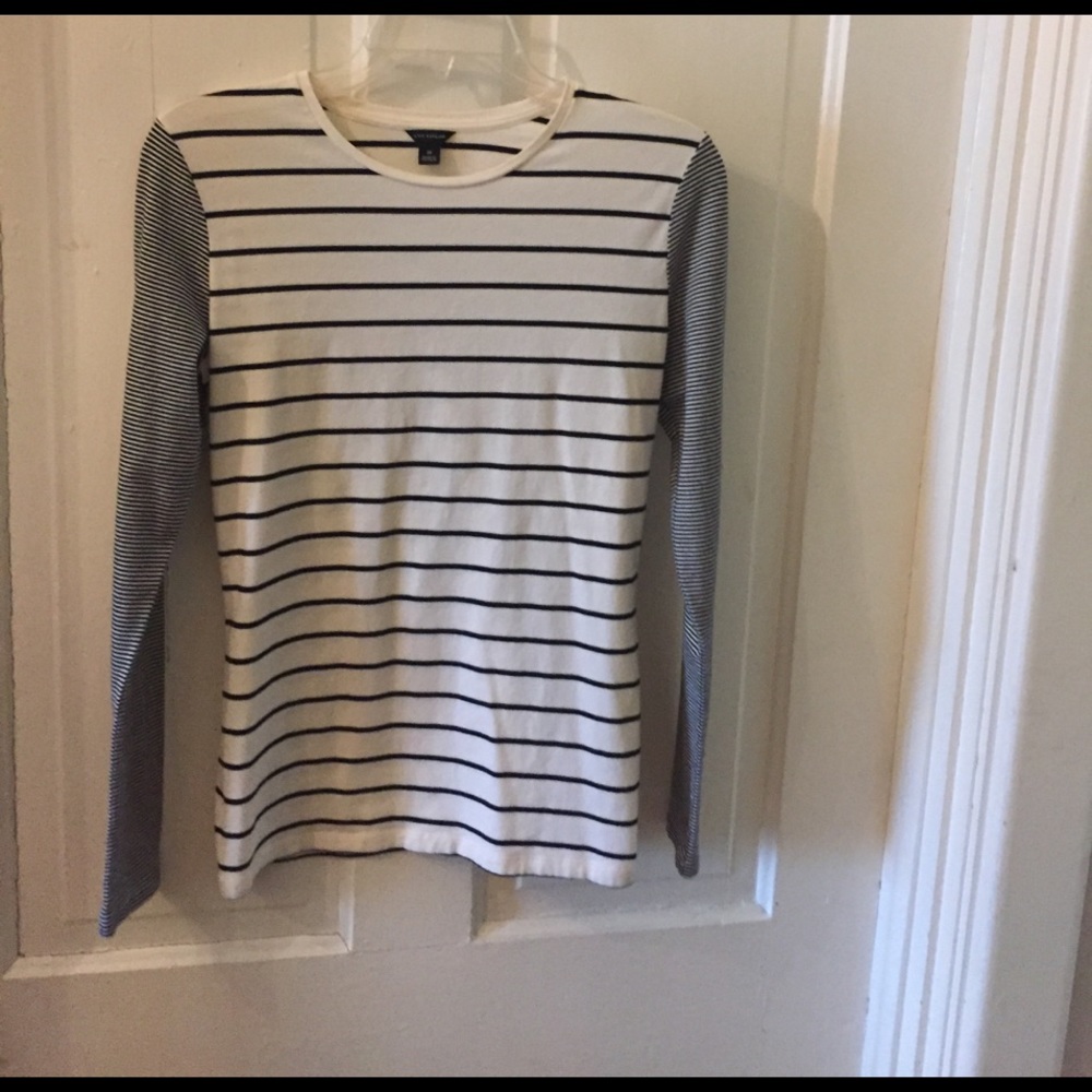 Ann Taylor pullover black and white size medium