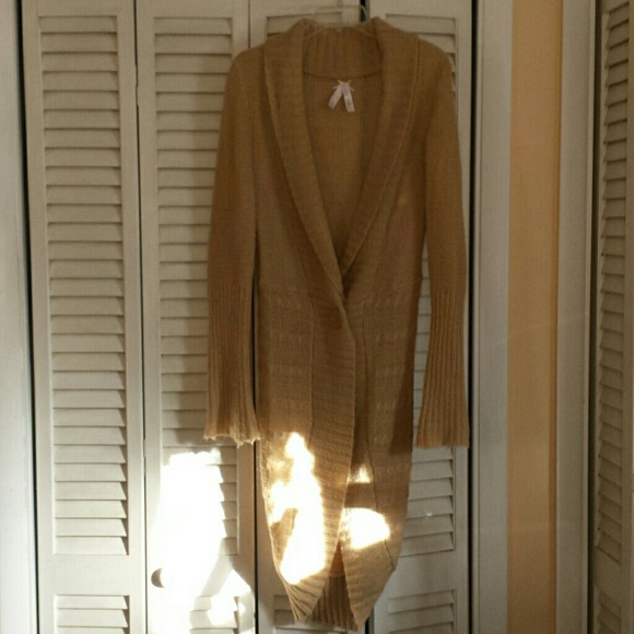 Sweater - Picture 1 of 3