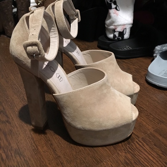 ALDO cream suede open toed heels - Picture 2 of 4