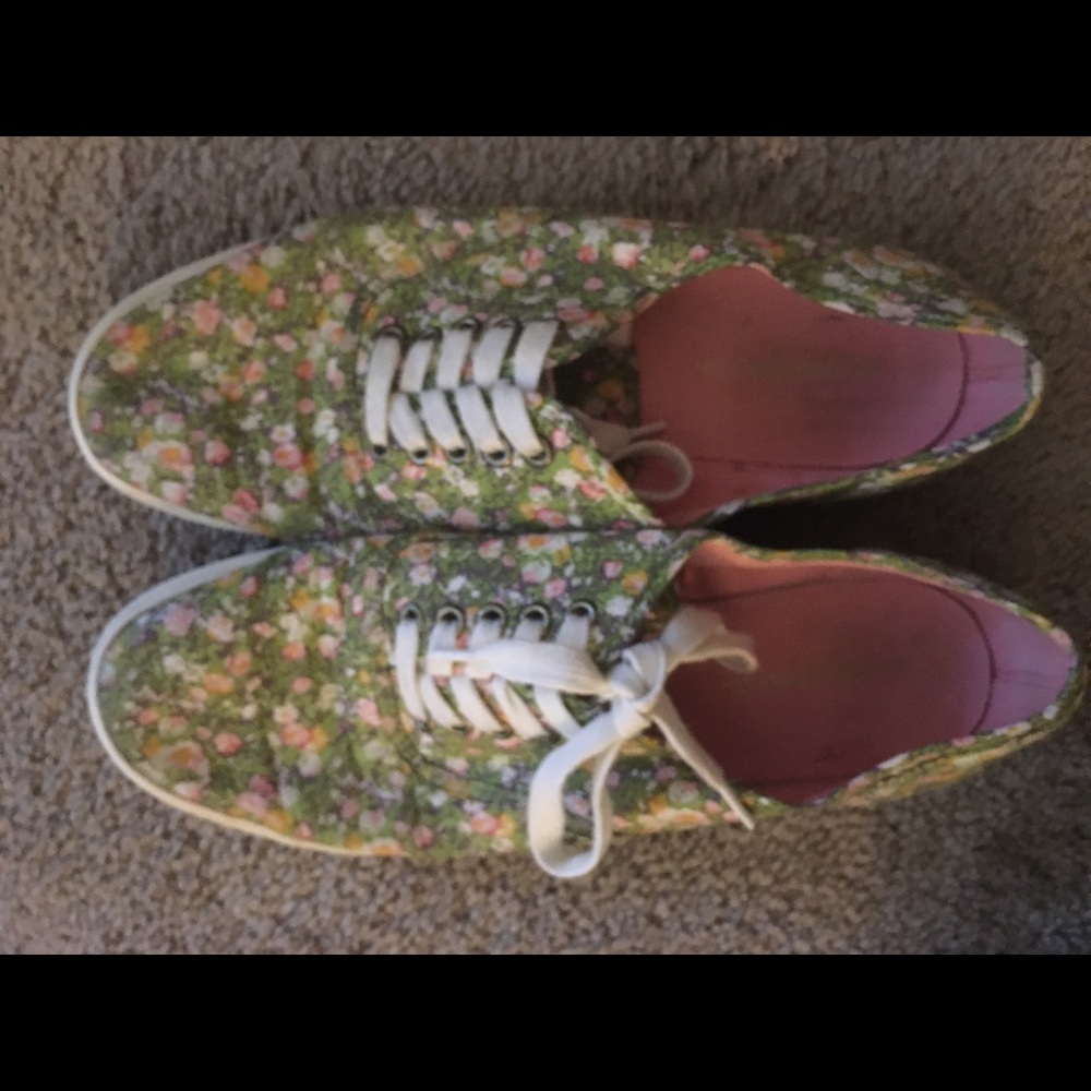 Mossimo Floral canvas Shoes