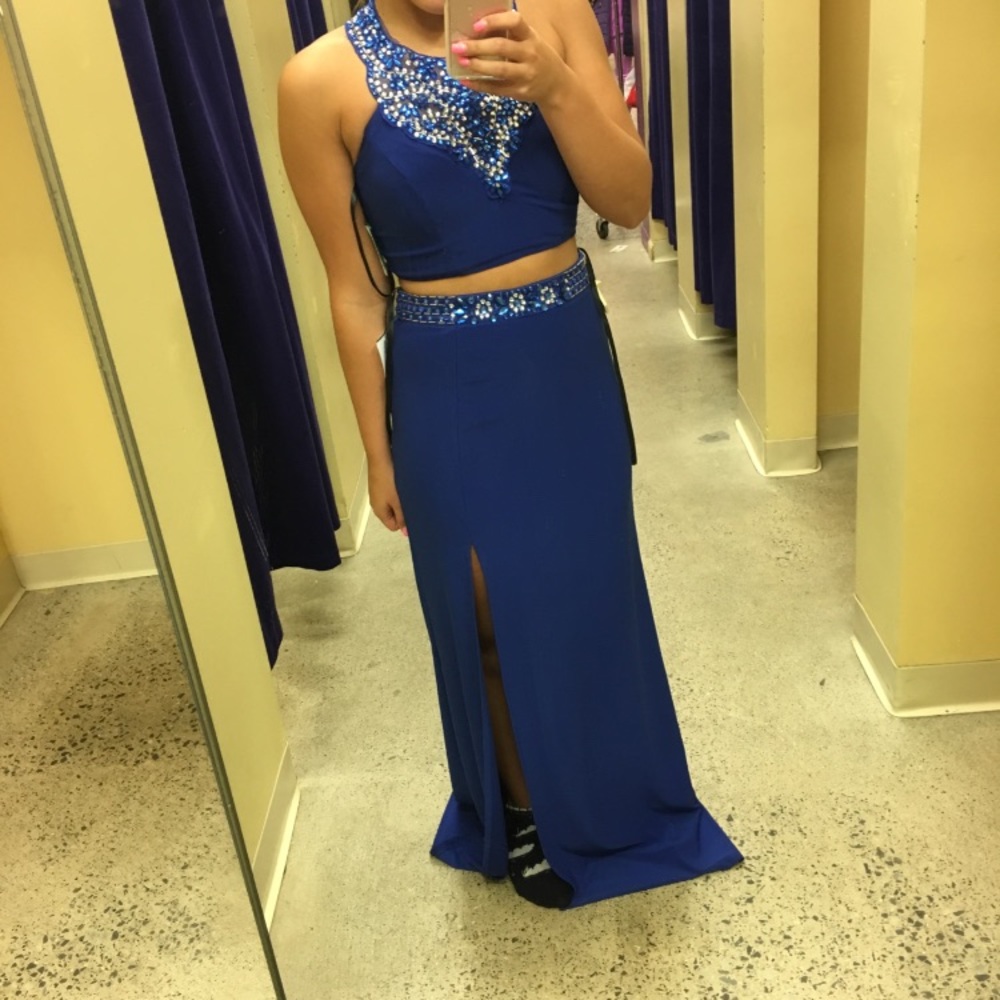 PROM DRESS READ THE STORY