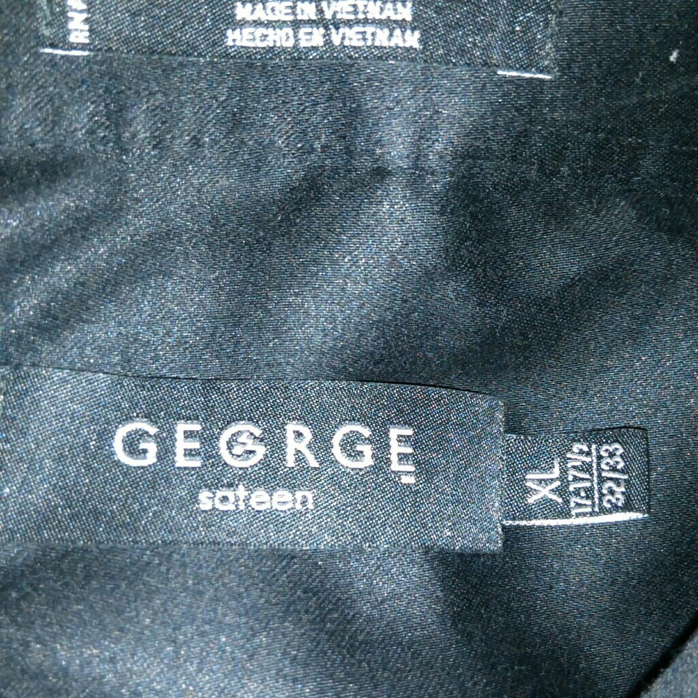 Button down - Picture 2 of 3