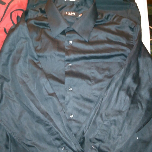 Button down - Picture 3 of 3