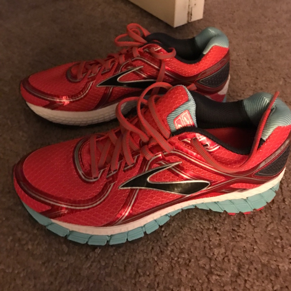 Brooks running shoes size 8.5
