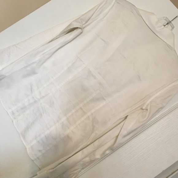 Beautiful in white - Picture 2 of 3