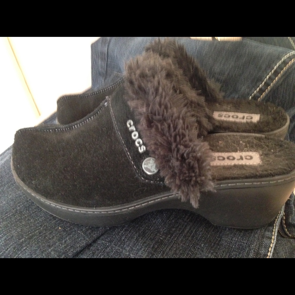 'Fur' lined croc clogs
